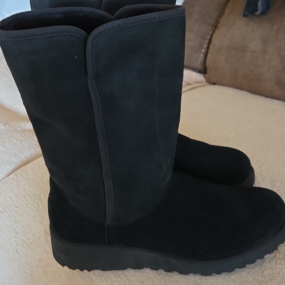 Euc! Ugg Insulated Boots